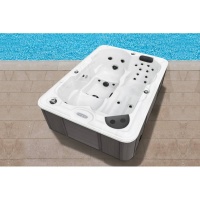 Спа бассейн Treesse Dubai Спа бассейн Treesse Dubai